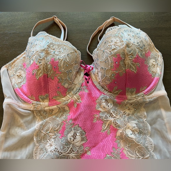 Rare Victoria’s Secret lace babydoll and thong (with removable garter clips) - Picture 6 of 15